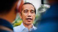 Tanggapi Santai saat Ditanya soal Teriakan Kepala Desa Dukung 3 Periode, Jokowi: Hehehe...