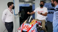 Sandiaga Sajikan Kuliner Indonesia Saat Ngobrol dengan Pembalap MotoGP dari Tim Gresini: Mereka Nambah Berkali-kali