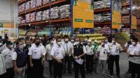 Sidak Pasar Induk Kramat Jati, Gubernur Anies Baswedan Pastikan Stok Pangan Aman di Hari Lebaran