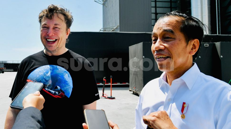 Soroti Jokowi Bertemu Elon Musk, Rocky Gerung: Seolah-Olah Bahagia Betul