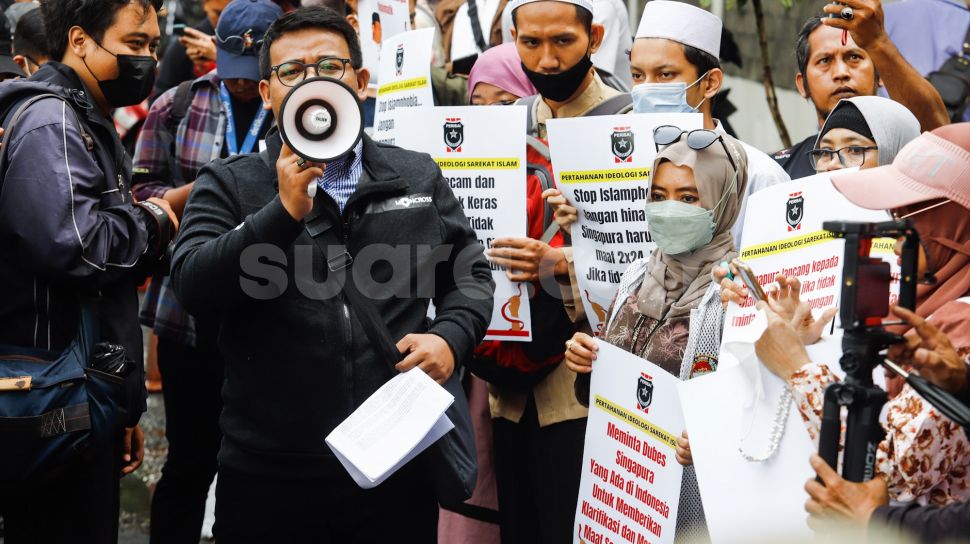 Tak Sudi Dicap Teroris, Massa Simpatisan UAS Balas Sikap Singapura: Tindakan Islamofobia!