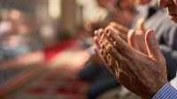 Bacaan Doa Qunut Pendek dan artinya, serta Keutamaan bagi Umat Islam