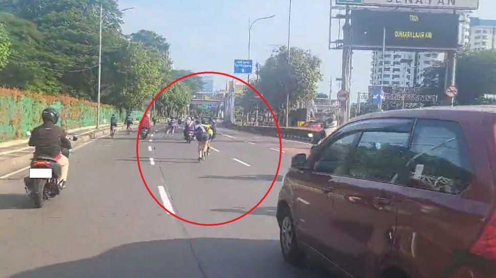 Rombongan Pemain Sepatu Roda Meluncur di Tengah Jalan Gatot Subroto, Polisi: Mengulangi Lagi Akan Dihukum