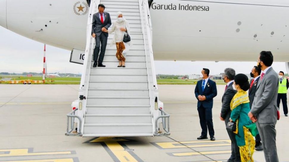 Sebelum Sampai di AS, Presiden Jokowi dan Iriana Transit di Amsterdam